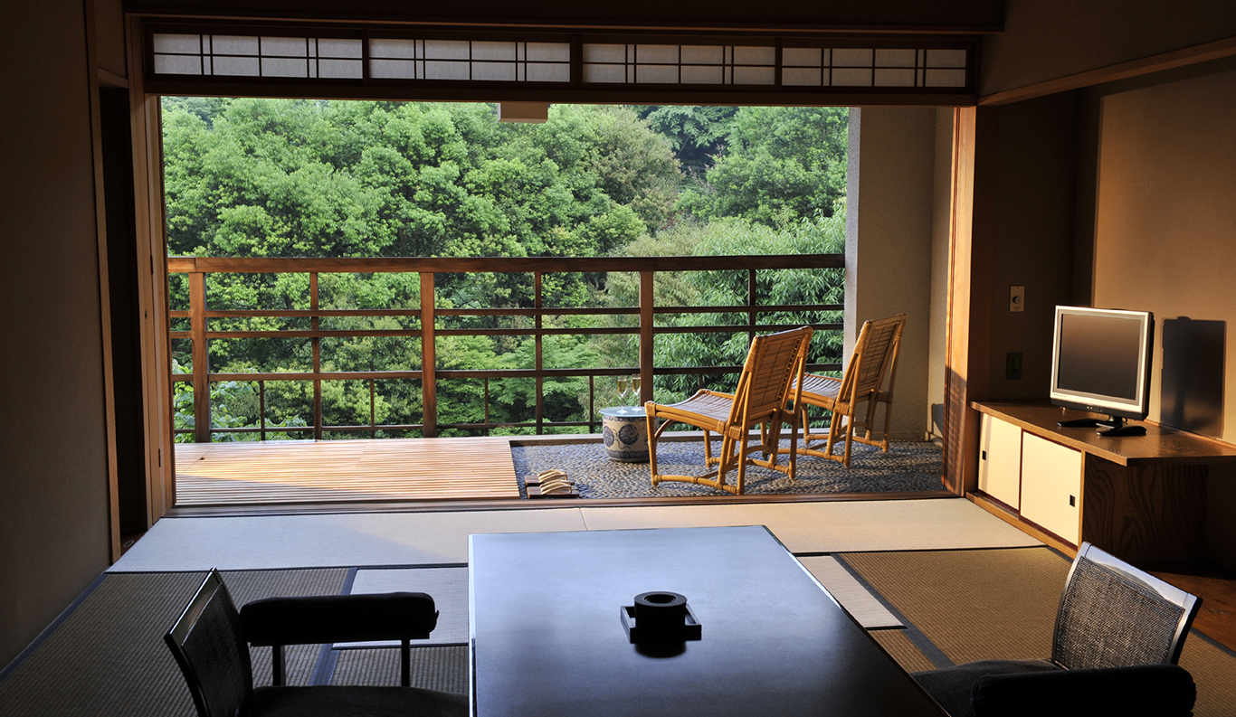 Kadan Suite with Wooden Bath Jacuzzi & Steam Sauna