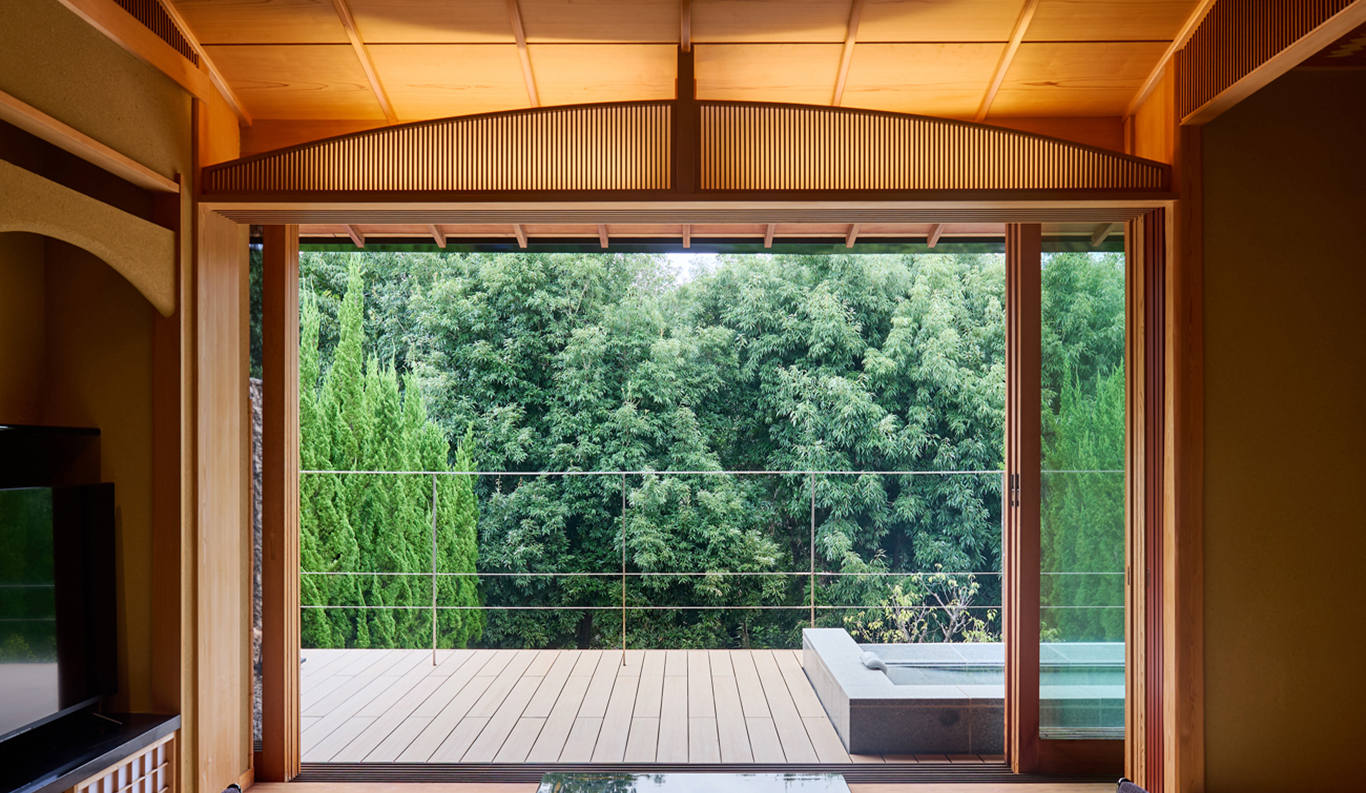 2nd floor: Japanese-style room with open-air bath