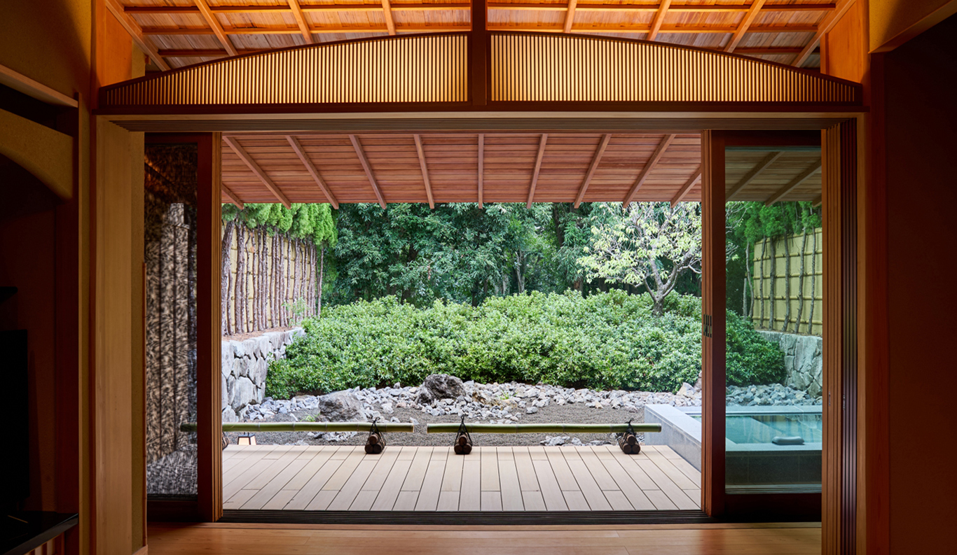 1st floor: Japanese-style room with garden and open-air bath